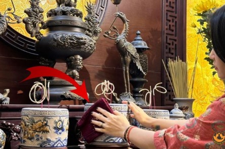 Bộ Đồ Thờ Cho Bàn Thờ Treo Tường: Cách Chọn & Bố Trí
